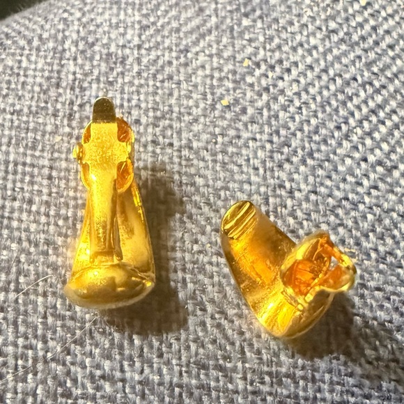 Vintage Trifari-Attributed Gold Tone Clip Earrings | Mid-Century Comfort Backs - Picture 4 of 6
